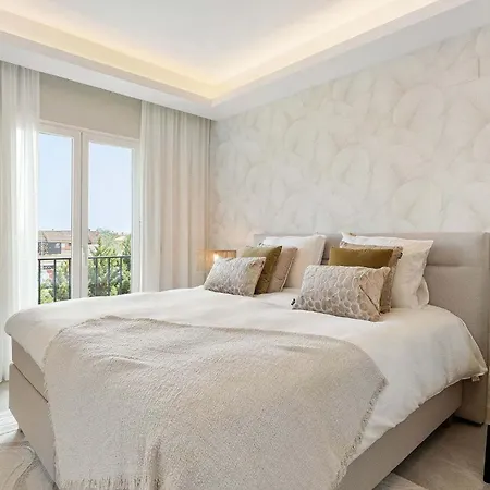 Penthouse Lira I Modern Luxurious Plunge Pool 公寓