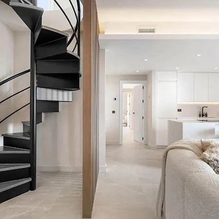 Penthouse Lira I Modern Luxurious Plunge Pool 公寓