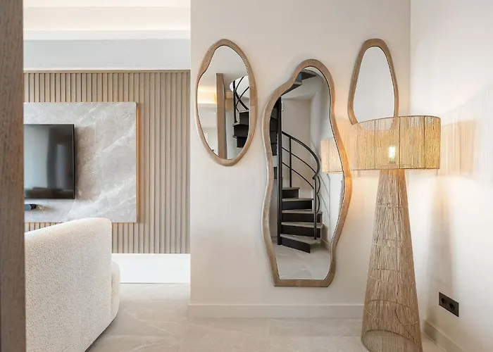 Penthouse Lira I Modern Luxurious Plunge Pool *