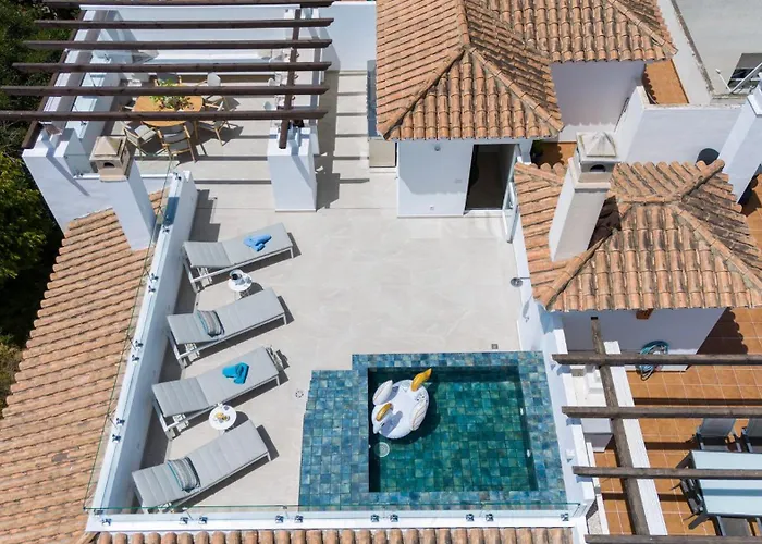 Апартаменты Penthouse Lira I Modern Luxurious Plunge Pool