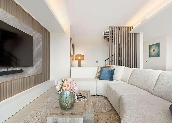 Апартаменты Penthouse Lira I Modern Luxurious Plunge Pool *