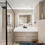 Penthouse Lira I Modern Luxurious Plunge Pool