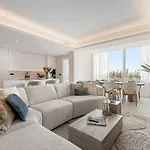 Penthouse Lira I Modern Luxurious Plunge Pool *