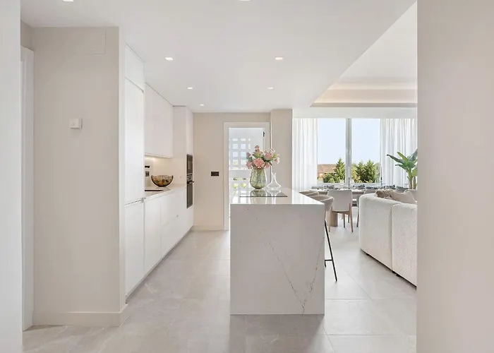 Penthouse Lira I Modern Luxurious Plunge Pool *