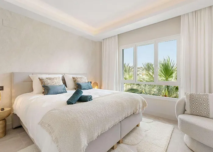 Penthouse Lira I Modern Luxurious Plunge Pool Apartment