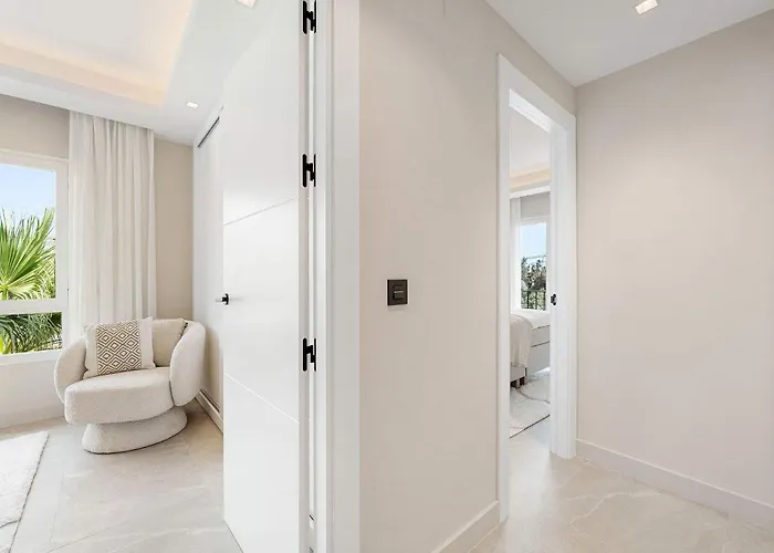 Penthouse Lira I Modern Luxurious Plunge Pool Apartment Marbella