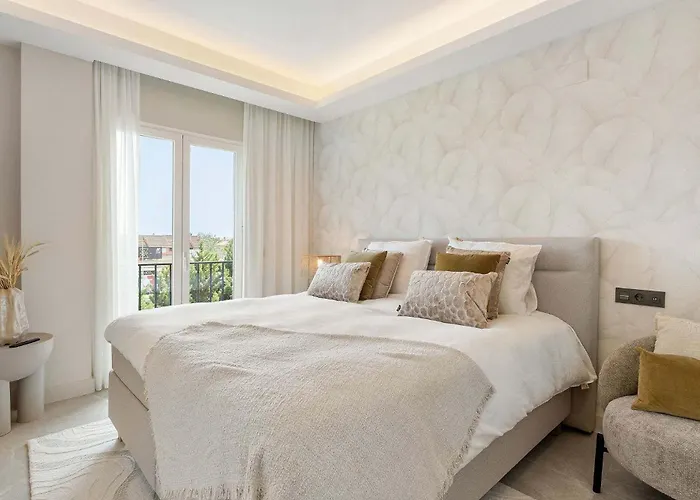 Penthouse Lira I Modern Luxurious Plunge Pool Apartment