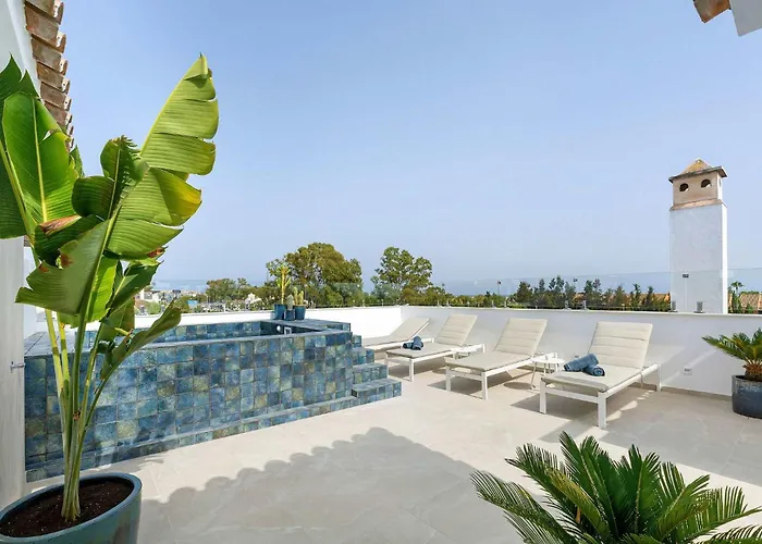 Penthouse Lira I Modern Luxurious Plunge Pool Apartment