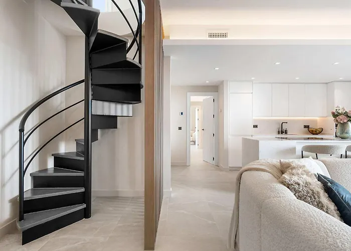 Penthouse Lira I Modern Luxurious Plunge Pool Apartment