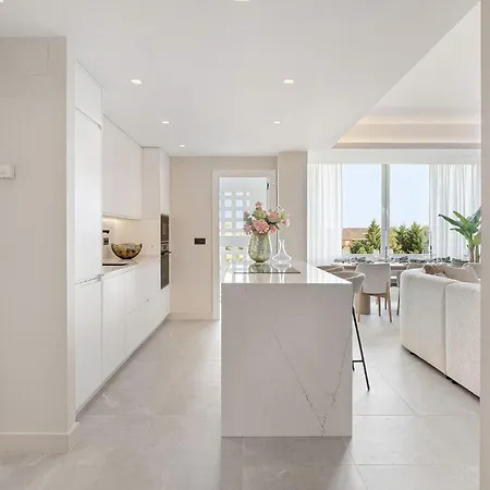 Penthouse Lira I Modern Luxurious Plunge Pool *