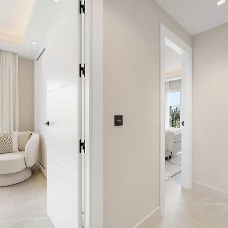 Penthouse Lira I Modern Luxurious Plunge Pool Апартаменти Марбелья