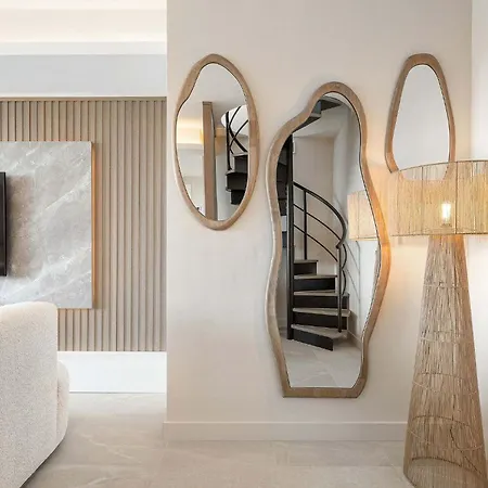 Penthouse Lira I Modern Luxurious Plunge Pool *